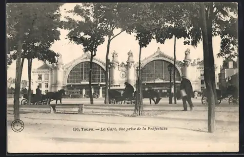 AK Tours, La gare, Vue prise de la préfecture, Bahnhof mit Kutschen