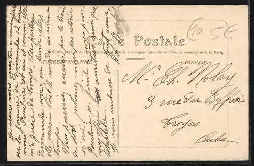 AK Bar-sur-Aube, Rue de la Gare animée avec passants et bâtiments anciens