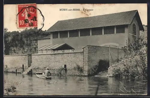 AK Mussy-sur-Seine, L`Abattoir et barque sur la rivière