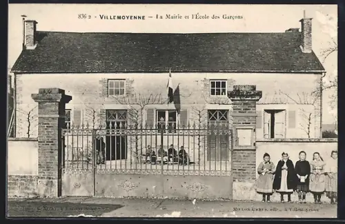 AK Villemoyenne, La Mairie et l`École des Garcons