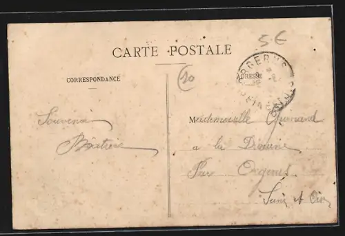 AK Brienne-le-Château, Rue de l`École Militaire animée avec passants et boutiques