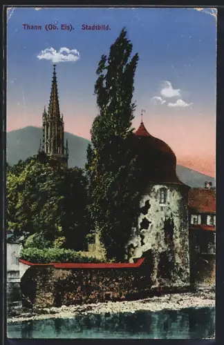 AK Thann /Oberelsass, Stadtbild mit Kirchturm am Flussufer