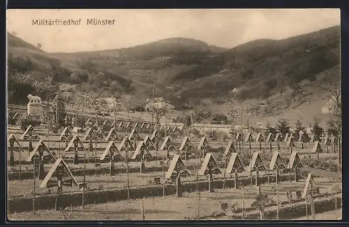 AK Münster, Vue sur le cimetière militaire entouré de collines