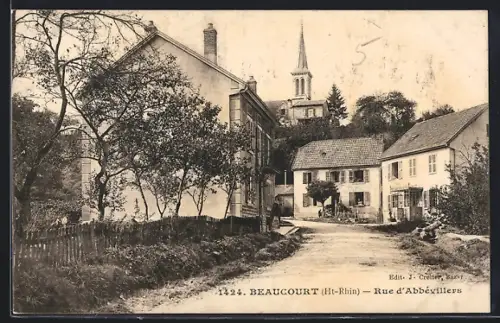 AK Beaucourt /Ht-Rhin, Rue d`Abbévillers avec vue sur l`église et les maisons environnantes