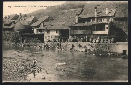 AK Thann, Vue sur la Thur avec maisons traditionnelles et rivière