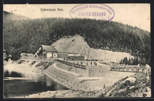 AK Schwarzer See, Vue du barrage et de la maison en forêt