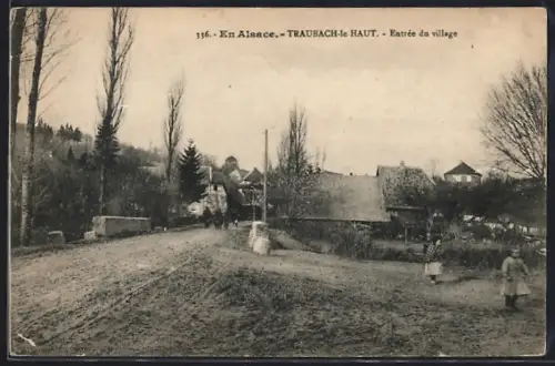 AK Traubach-le-Haut, Entrée du village en Alsace