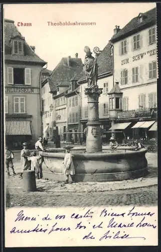 AK Thann, Theobaldusbrunnen sur la place animée avec des passants et bâtiments historiques