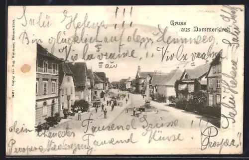 AK Dammerkirch, Vue de la rue principale animée avec maisons et passants