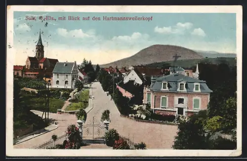 AK Sulz /O.Els., Vue sur le village avec le Hartmannsweilerkopf en arrière-plan