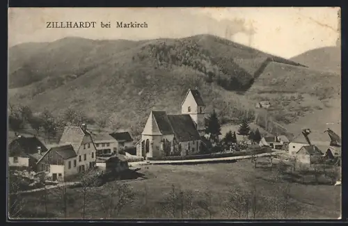 AK Zillhardt /Markirch, Vue du village et de l`église avec collines en arrière-plan