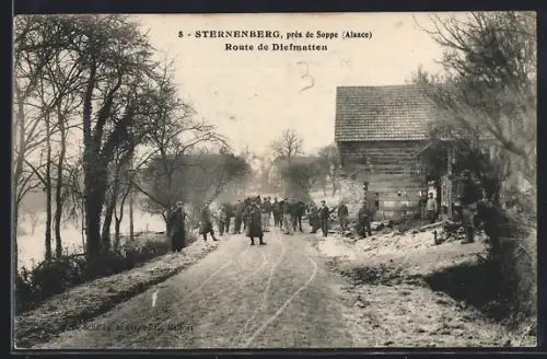 AK Sternenberg près de Soppe, Route de Diefmatten avec villageois en hiver