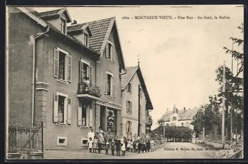 AK Montreux-Vieux, Une Rue, Au fond, la Mairie