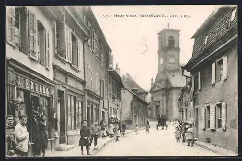 AK Massevaux /Haute Alsace, Grande Rue et église avec habitants et calèche
