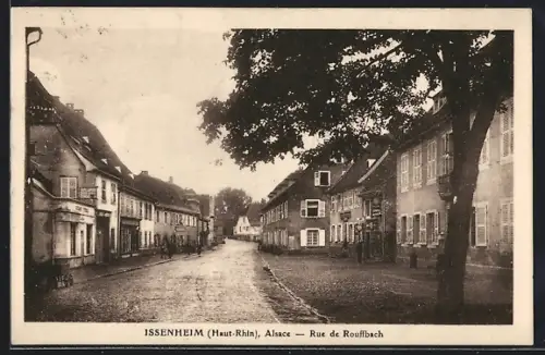 AK Issenheim /Haut-Rhin, Rue de Rouffach avec maisons traditionnelles