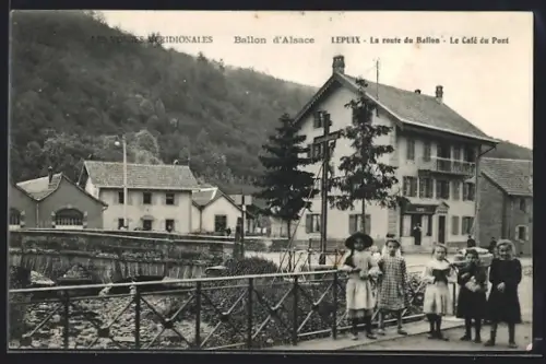 AK Lepuix /Alsace, La route du Ballon, Le Café du Pont avec enfants sur le pont