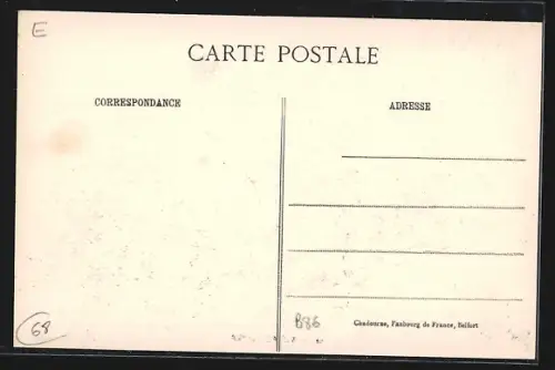 AK Wolfersdorf, Rue du village avec maisons à colombages et deux hommes posant