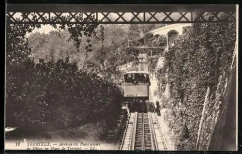 AK Funiculaire de Glion /Territet, Arrivée du Funiculaire de Glion en Gare
