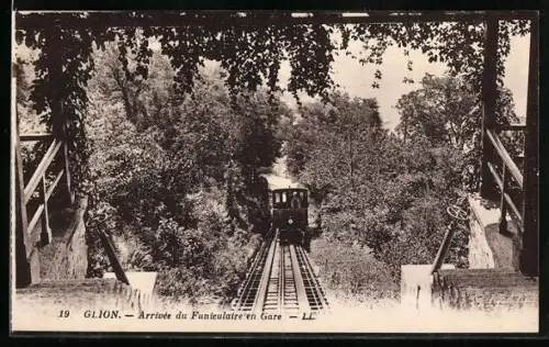 AK Glion, Arrivée du Funiculaire en Gare, Bergbahn