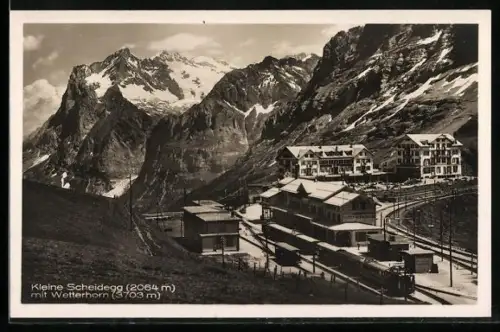 AK Kleine Scheidegg, Ortsansicht mit Bergbahn, Bahnhof u. Wetterhorn