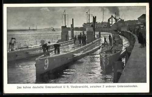 AK U-Boote U9 und U3 im Hafen, Vorderansicht