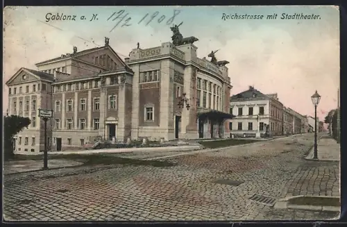 AK Gablonz a. N., Reichsstrasse mit Stadttheater