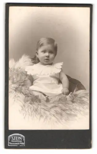 Fotografie Stein, Berlin, Chausseestr. 65/66, Porträt eines Kleinkindes