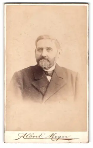 Fotografie Albert Meyer, Berlin, Alexanderstrasse 45, Porträt eines Mannes