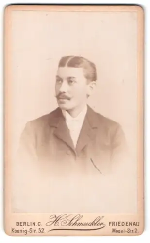 Fotografie H. Schmuckler, Berlin, Koenig-Str. 52, Porträt eines jungen Mannes