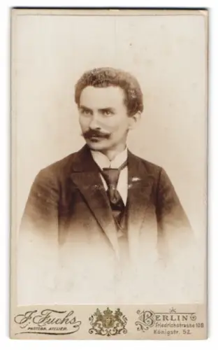 Fotografie F. Fuchs, Berlin, Friedrichstrasse 108, Porträt eines Herrn