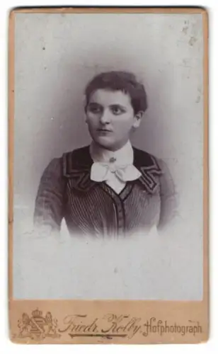 Fotografie Friedr. Kolby, Zwickau, Plaunesche Strasse, Portrait einer Frau
