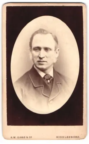 Fotografie R. W. Gibbs & Co, Middlesboro, Wilson Street 20, Porträt eines Herrn