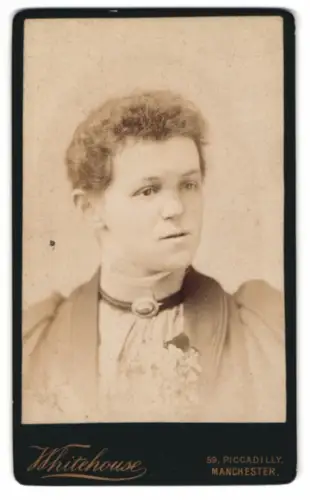 Fotografie Whitehouse, Manchester, Piccadilly 59, Porträt einer Dame