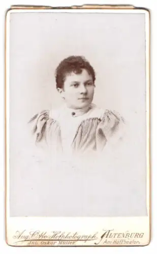 Fotografie Aug. Otto, Altenburg, Am Hoftheater, Porträt einer Frau