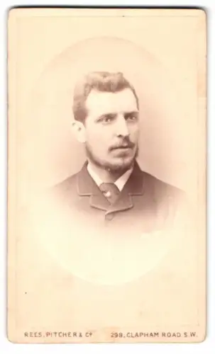 Fotografie Rees Pitcher & Co., London, Clapham Road 298, Porträt eines Mannes