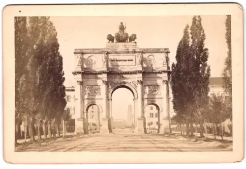 Fotografie Friedr. Bruckmann, München, Ansicht München, Blick durch das Siegestor