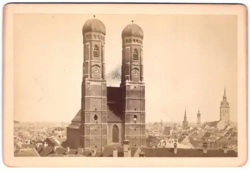 Fotografie Friedr. Bruckmann, München, Ansicht München, die Frauenkirche mit Blück über die Stadt