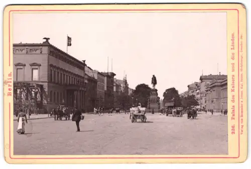 Fotografie Römmler & Jonas, Dresden, Ansicht Berlin, Unter den Linden mit Palais des Kaisers, Denkmal Alter Fritz