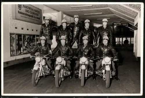 Fotografie Motorrad BMW, Polizeistaffel beim Sportfest 1961 in Dortmund