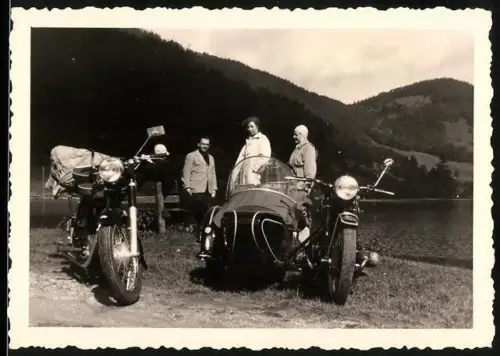 Fotografie Motorrad BMW mit Boxermotor und Seitenwagen, Krad am Ufer des Schliersee
