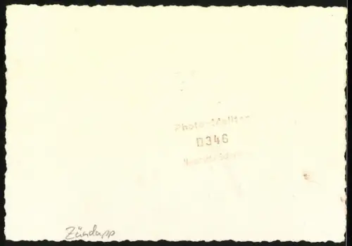 Fotografie Molitor, Neustadt / Schwarzwald, Motorrad Zündapp von Knabe und Mädchen in Beschlag genommen