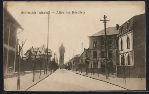 AK Schlestadt /Alsace, Allée des Récollets avec vue sur la rue bordée d`arbres et maisons