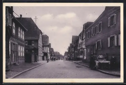 AK Soultz-sous-Forêts /Bas-Rhin, Rue Frohnacker avec maisons à colombages et passants
