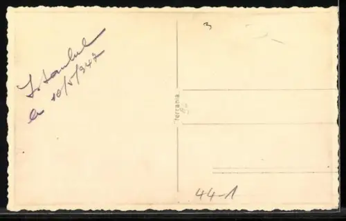 Foto-AK Kleinkind mit Enten-Spielzeug 1947