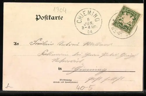 AK Mann in Tracht sitzt under dem Fenster und redet mit einer Frau