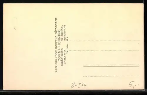 AK Gruppe in Trachten mit Spinnrad