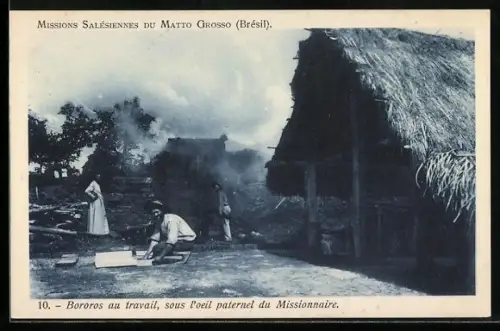 AK Brésil, Missions Salésiennes du Matto Grosso, Bororos au travail, sous l`oeil paternel du Missionnaire, Missionar