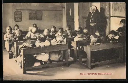 AK Nos Petits Écoliers, Missionarin mit Schülern