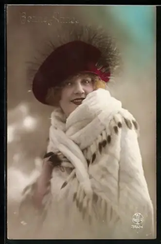 AK Junge Frau im Pelz, Neujahrsgruss