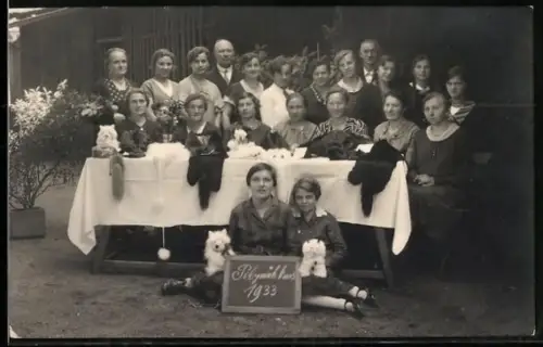 Foto-AK Gruppenbild, Pelznähkurs 1933